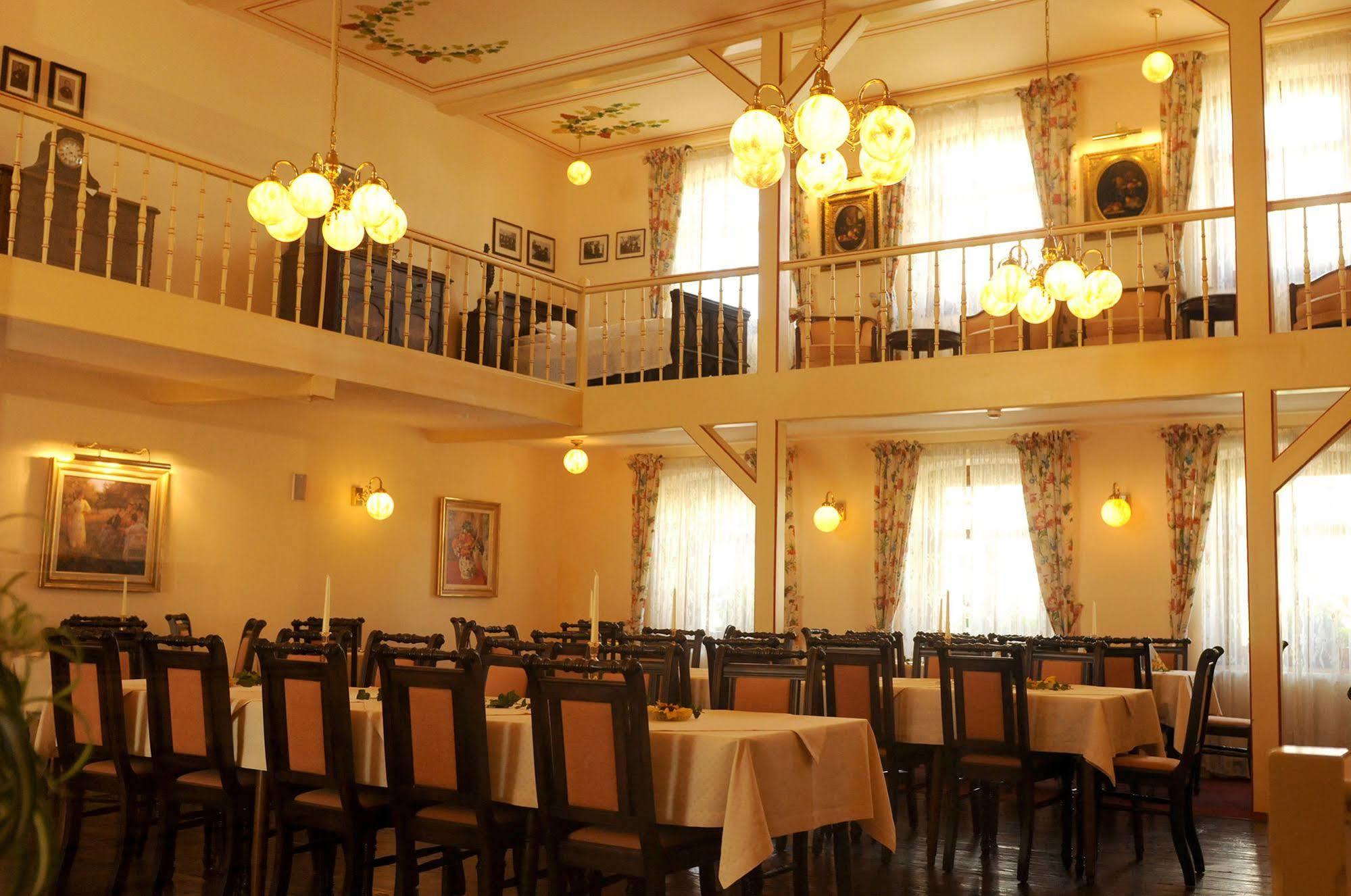 Gasthaus Weingut Stahl Oberwesel Exterior foto